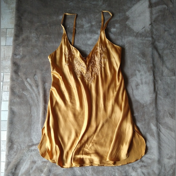 Victoria Secret 🍁100% Silk Slips 🍁size L - Picture 6 of 12